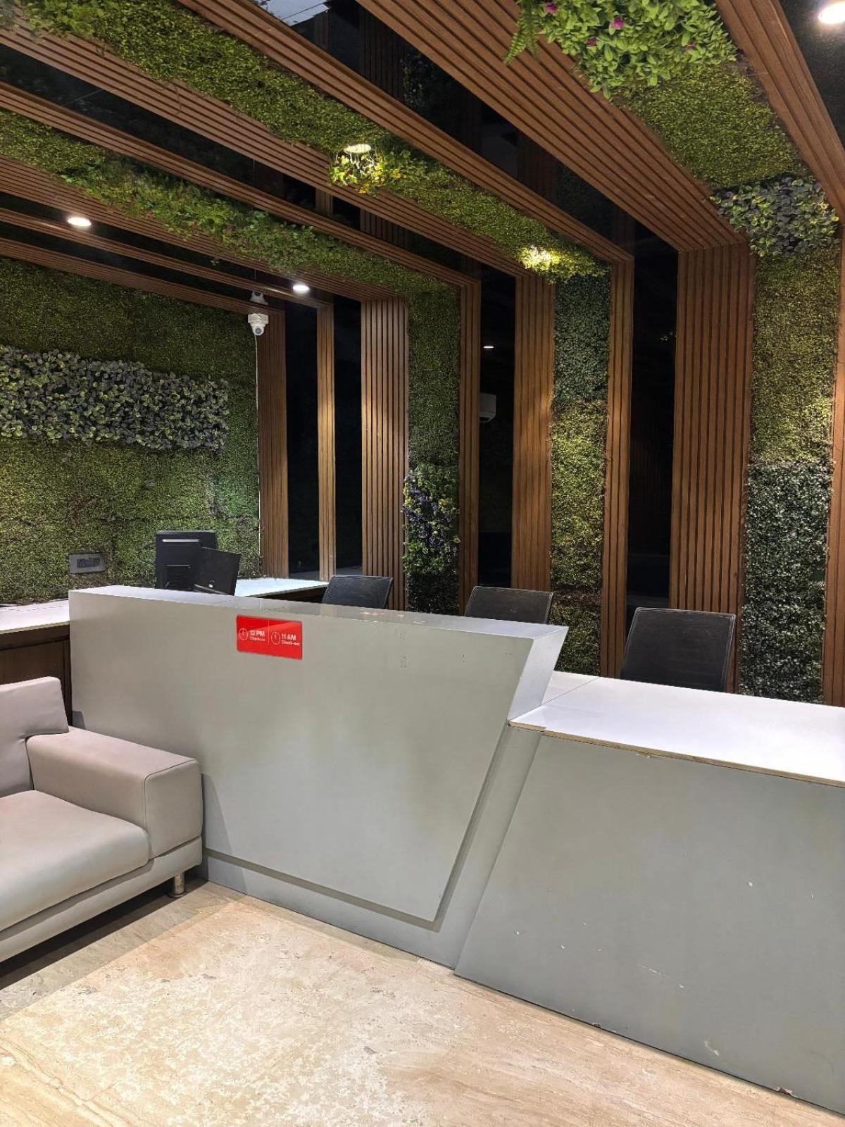 Hotel Elegant Inn Surat Exterior foto